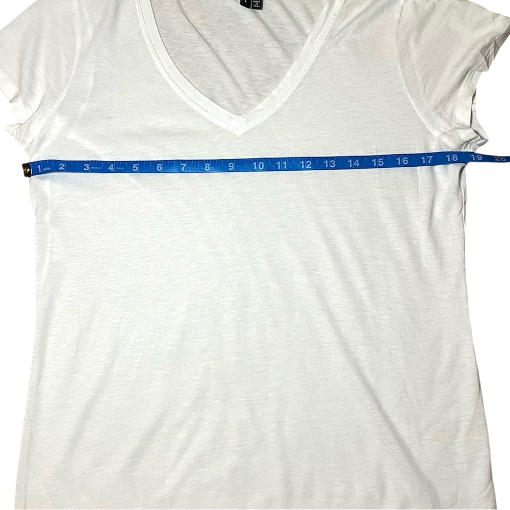 Vince white v-neck t-shirt size large - Picture 12 of 12